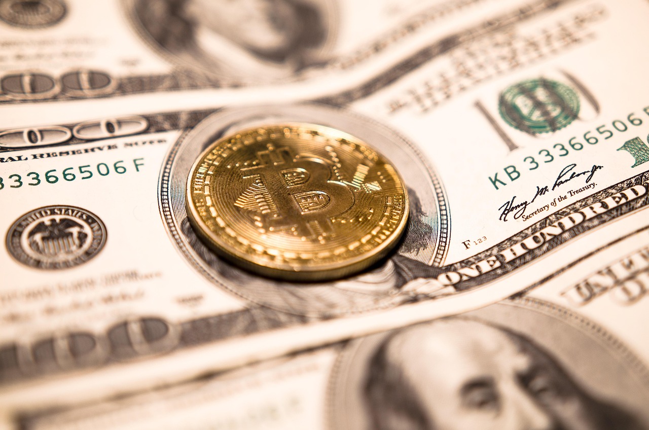 BTC价格波动与美元价值的影响分析