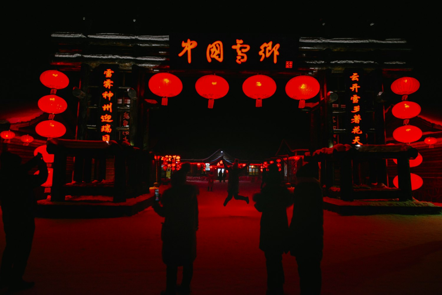 最新时尚灯具推荐，点亮居家美学的必备之选