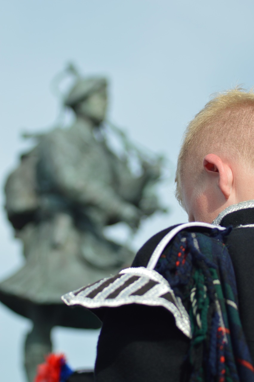 东宁崔龙吉的成长与贡献，最新动态揭示杰出领导者的风采