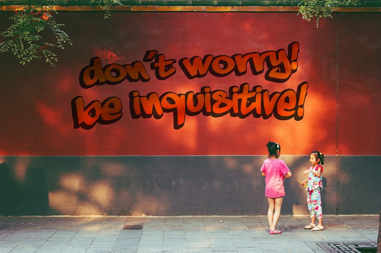 小朋友拔河比赛，团结与勇气的精彩对决