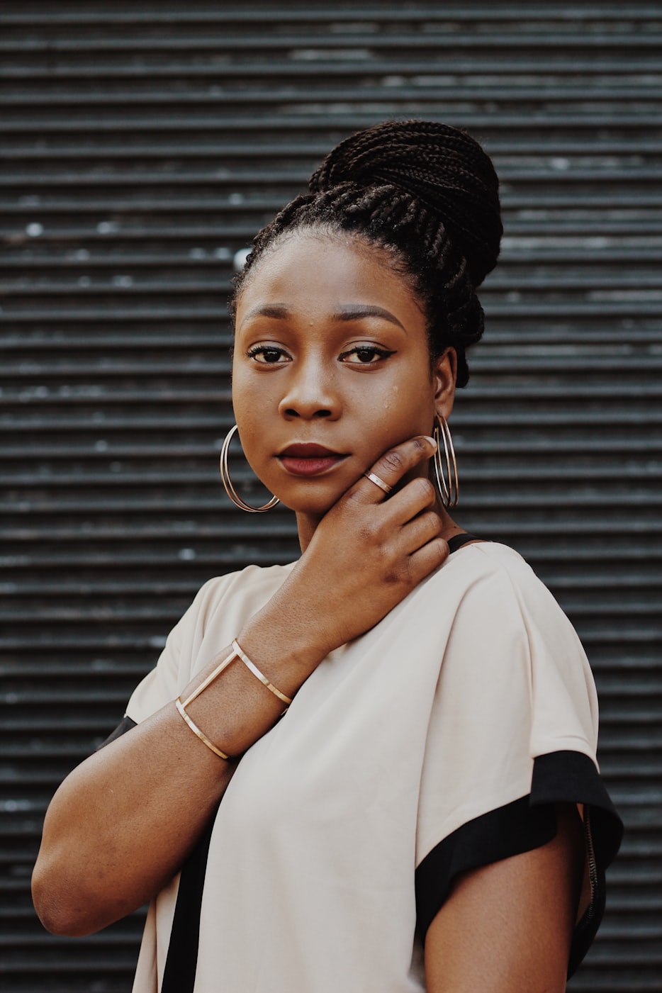 未婚女明星，独立之光与爱情抉择的探讨