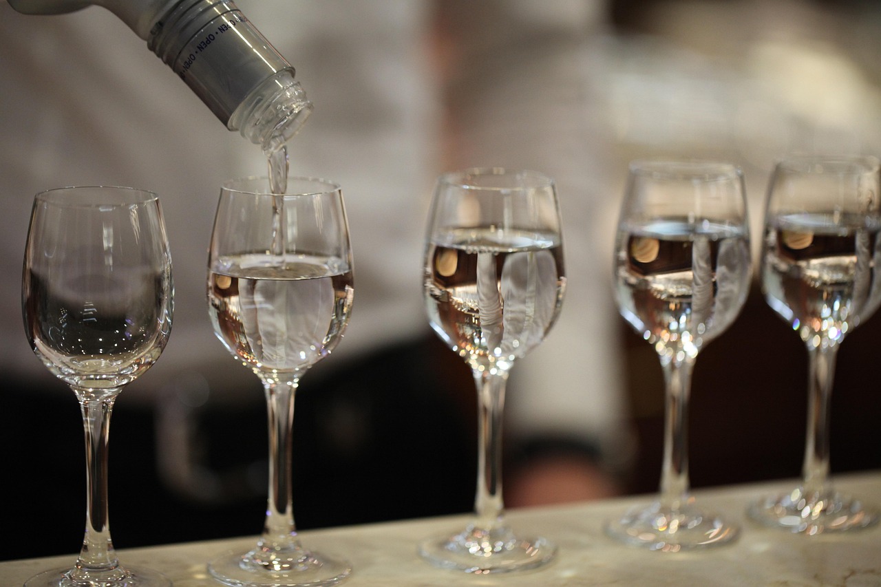 五粮液圣酒52度,经典品味与价格魅力的探寻