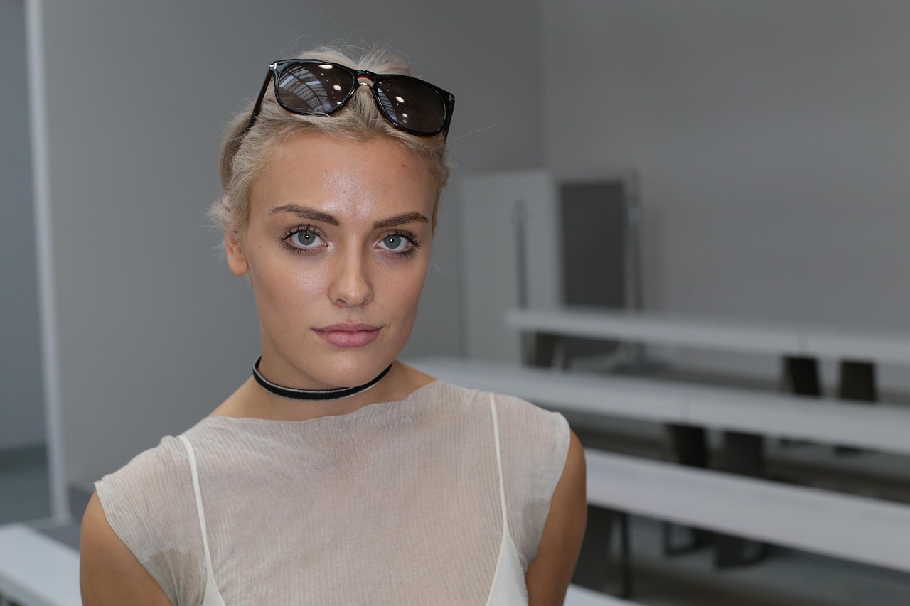 近视的女明星,星光下的视力挑战