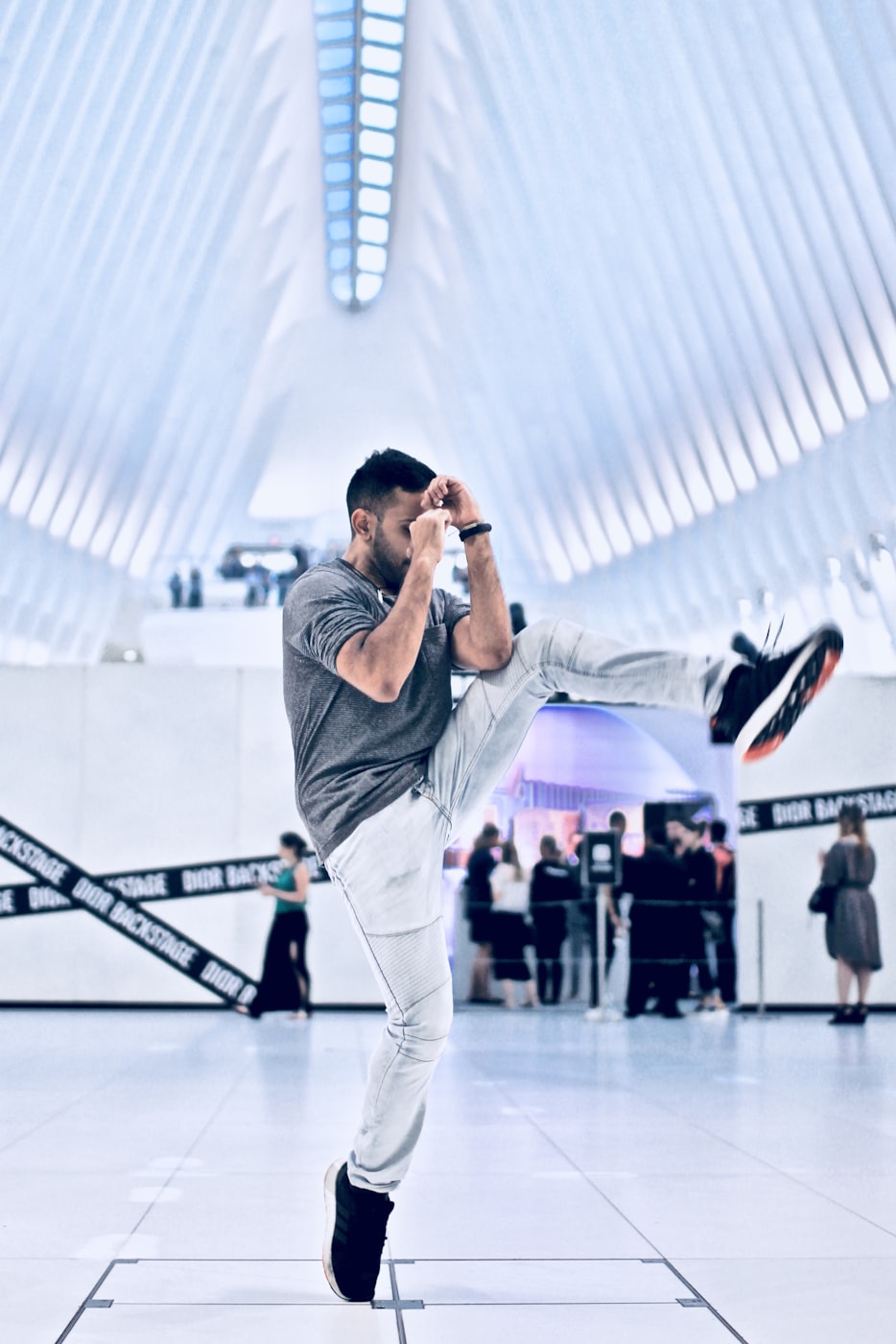 全球关注下的美国军事战略调整与行动最新动态