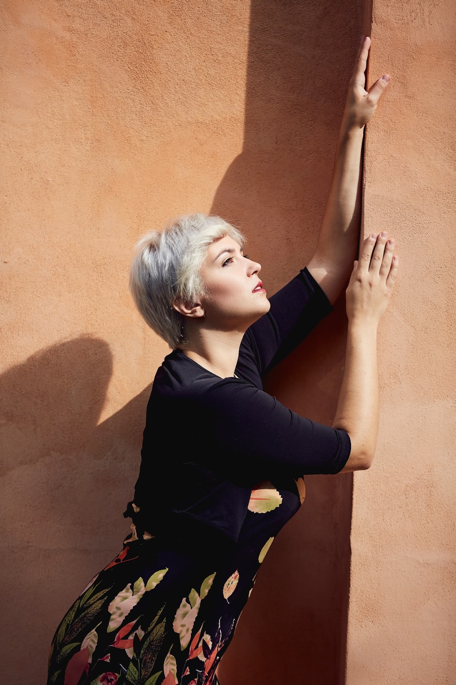 短发气质女明星,独特时尚魅力的诠释