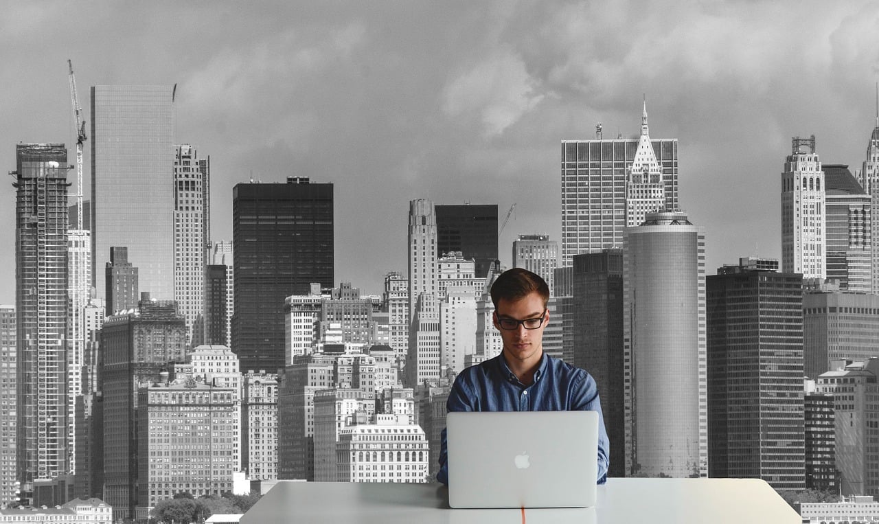 盈石集团成功上市,引领行业新潮流,开启全新发展篇章