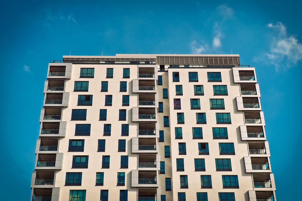 平湖房产拍卖最新公告,市场动向与行业展望揭秘