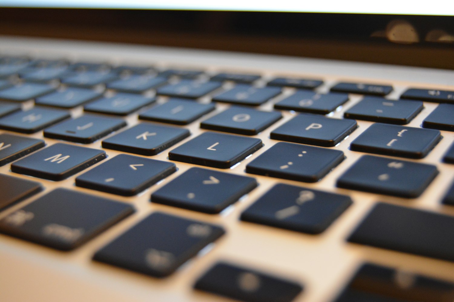 苹果最新款键盘揭晓，技术与设计的完美融合亮相！