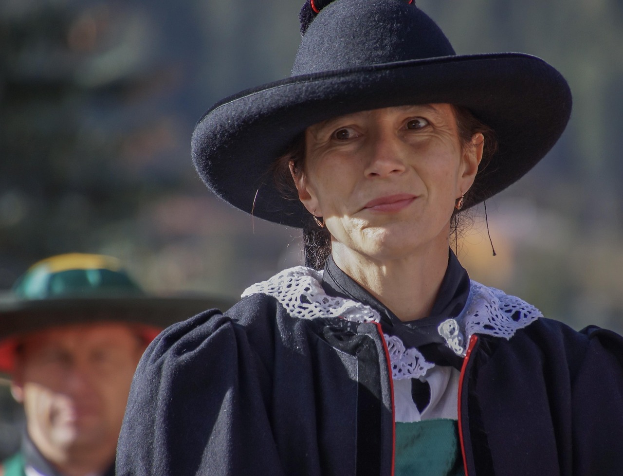 曲云，演艺界的璀璨明珠，老演员的魅力传奇