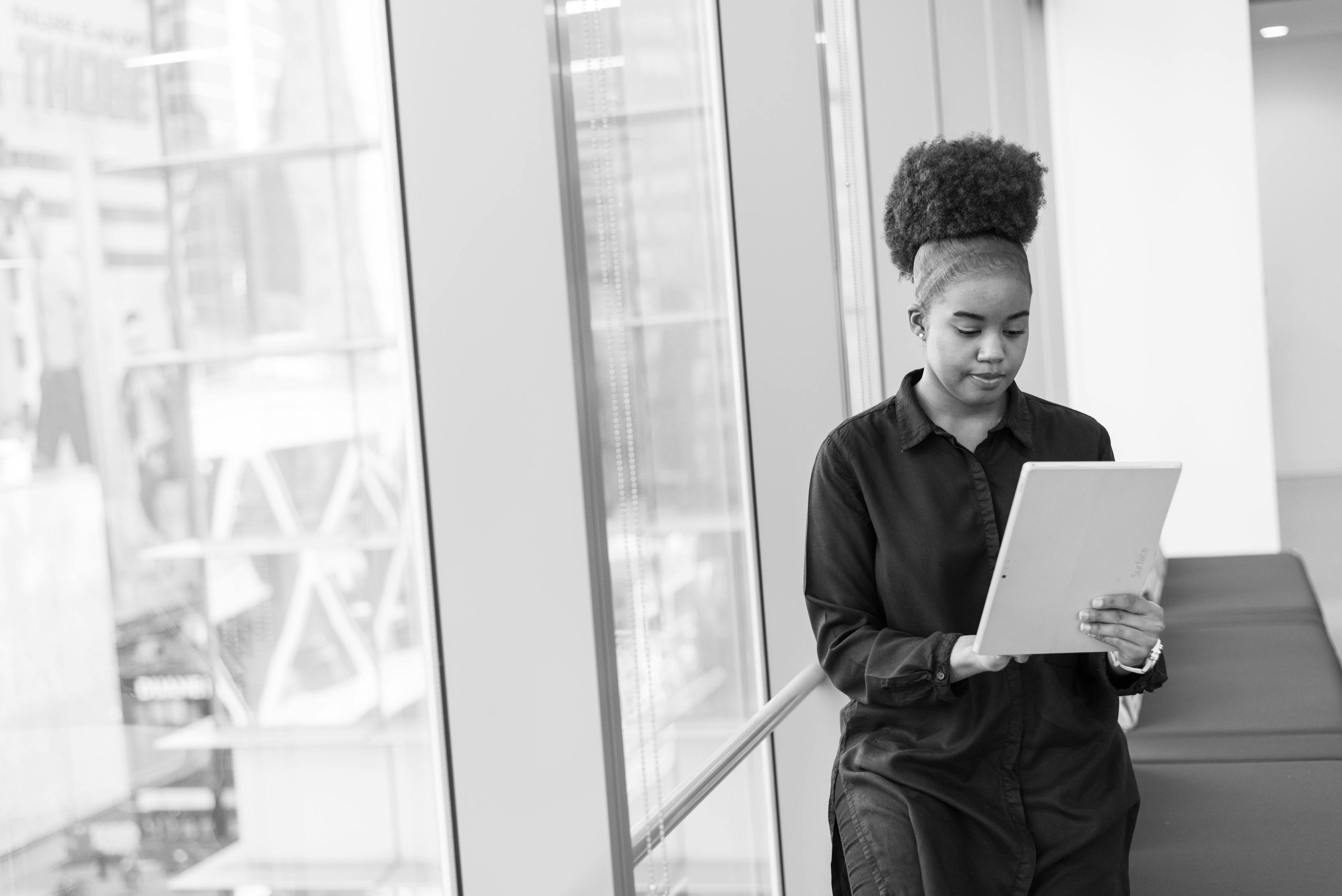 探究娱乐圈工作节奏，明星是否常常熬夜？