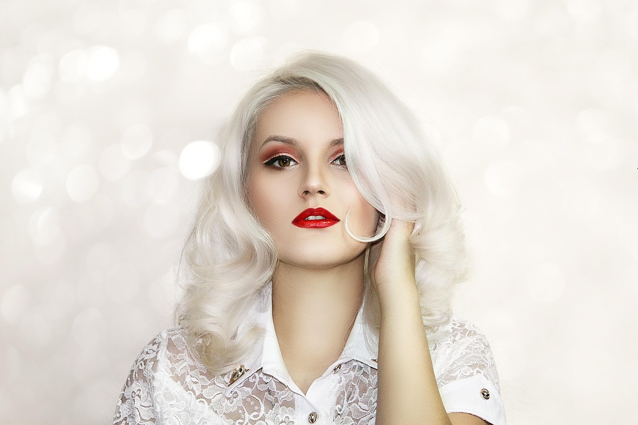 最新直发扎发技巧，时尚魅力的无限延伸的发型教程