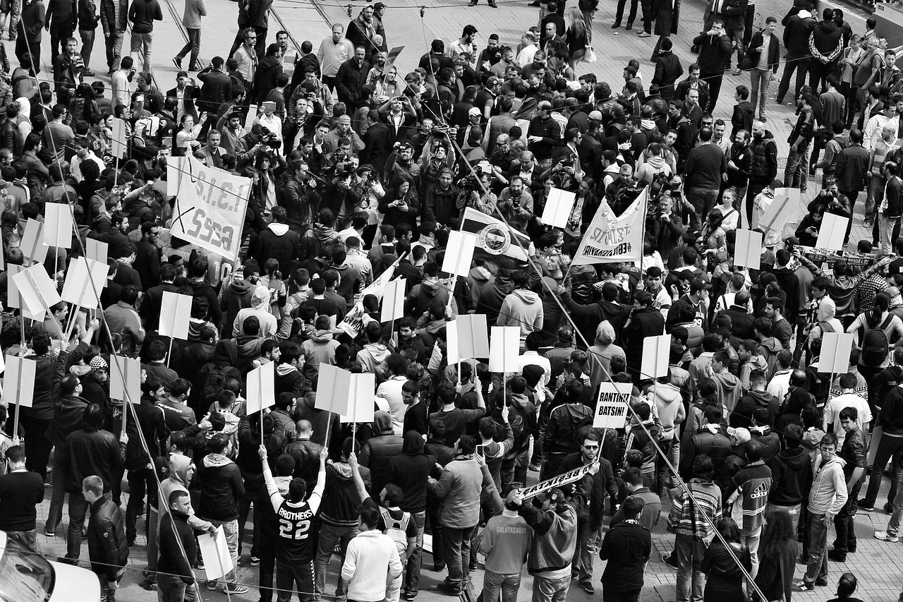 学校足球比赛作文，激情与荣耀的较量战场