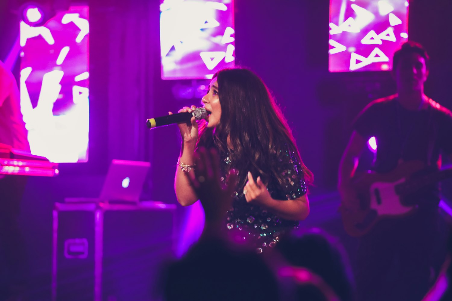 璀璨舞台之光，女明星闪耀时刻